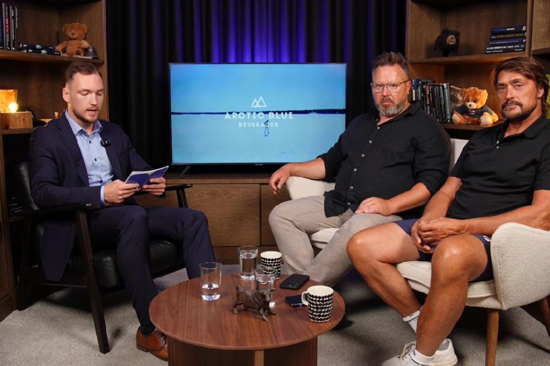 Arctic Blue Bevarages ordförande Antti Villanen och Teemu Selänne intervjuas.