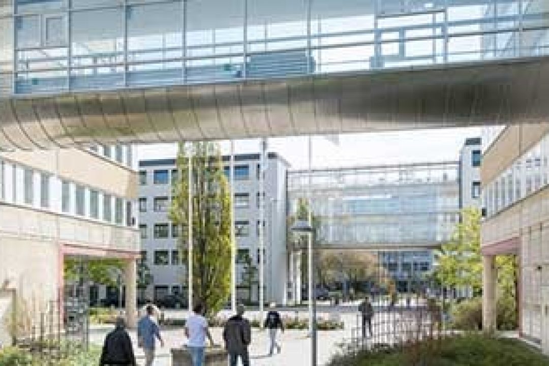 SveaReal undersöker ägarspridning och notering