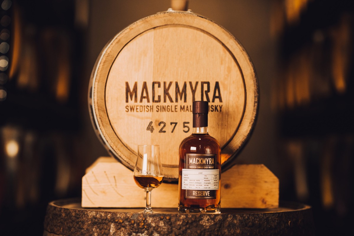 Mackmyra Whisky på flaska och fat