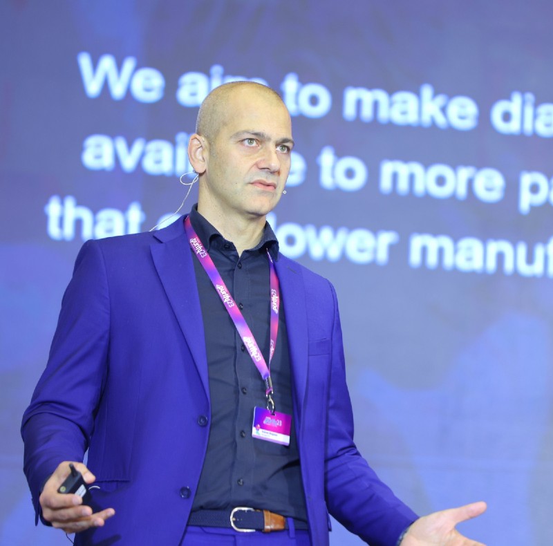 Nanologicas VD Andreas Bhagwani berättar om förvärvet i Södertälje.