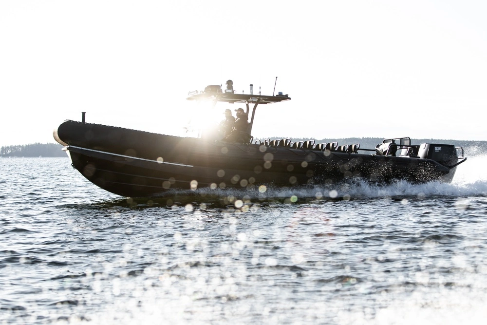 Båt med motorer från Oxe Marine