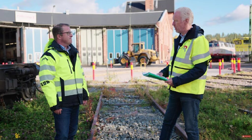 Railcare Groups VD Mattias Remahl blir intervjuad